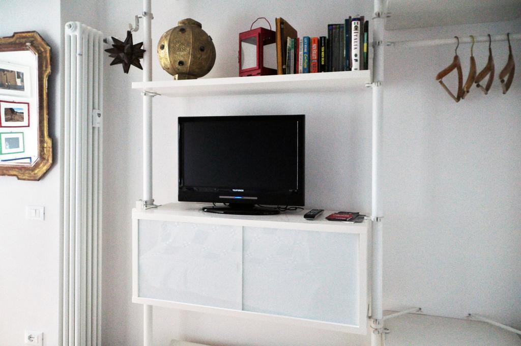 Up To Seven Bed & Breakfast Milan Bagian luar foto
