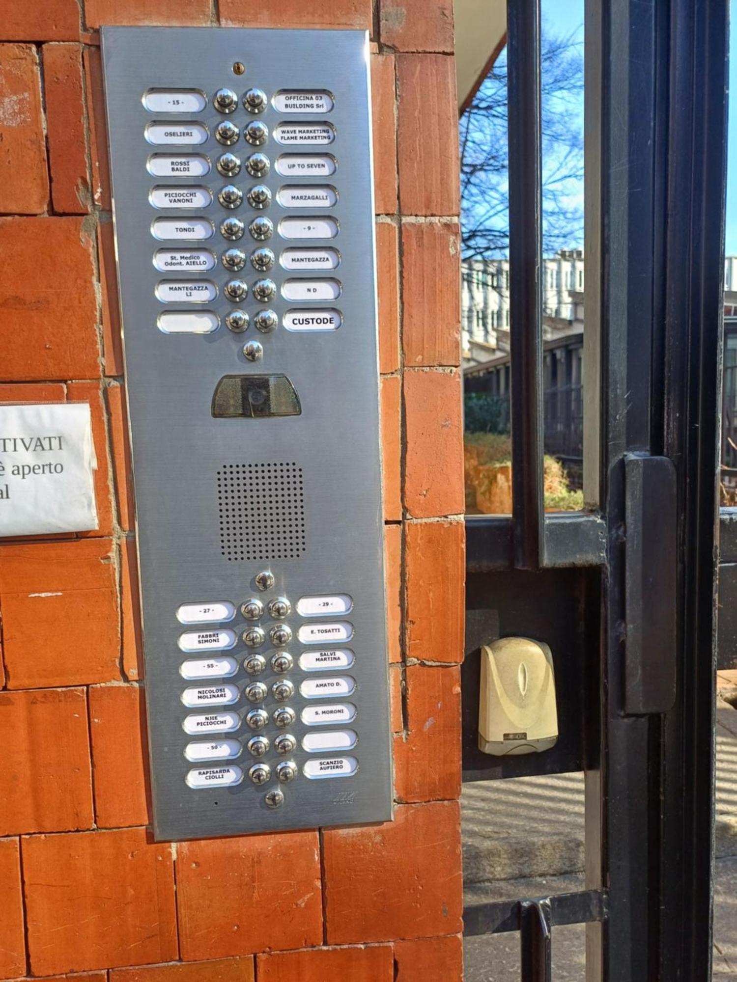 Up To Seven Bed & Breakfast Milan Bagian luar foto